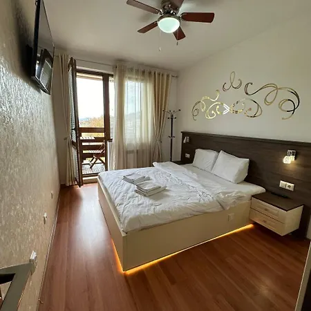 In Belvedere Club 550 M From Lift Apartman *