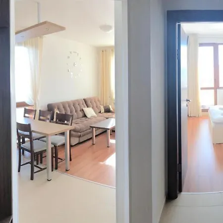 Apartman In Belvedere Club 550 M From Lift