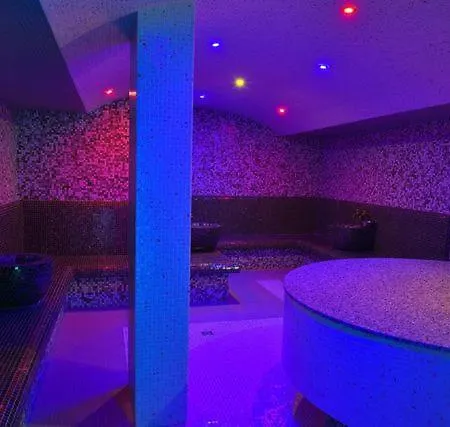 Apartman In Belvedere Club 550 M From Lift Banszko