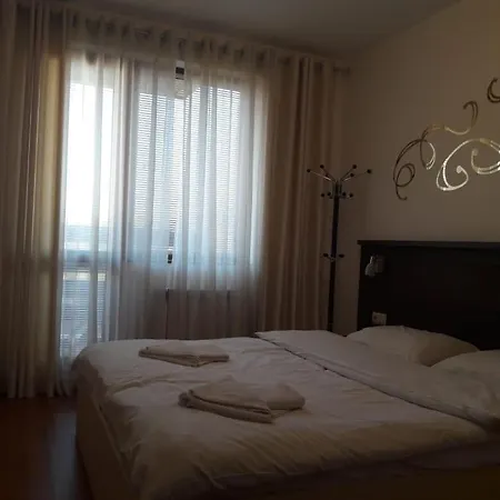 Apartman In Belvedere Club 550 M From Lift